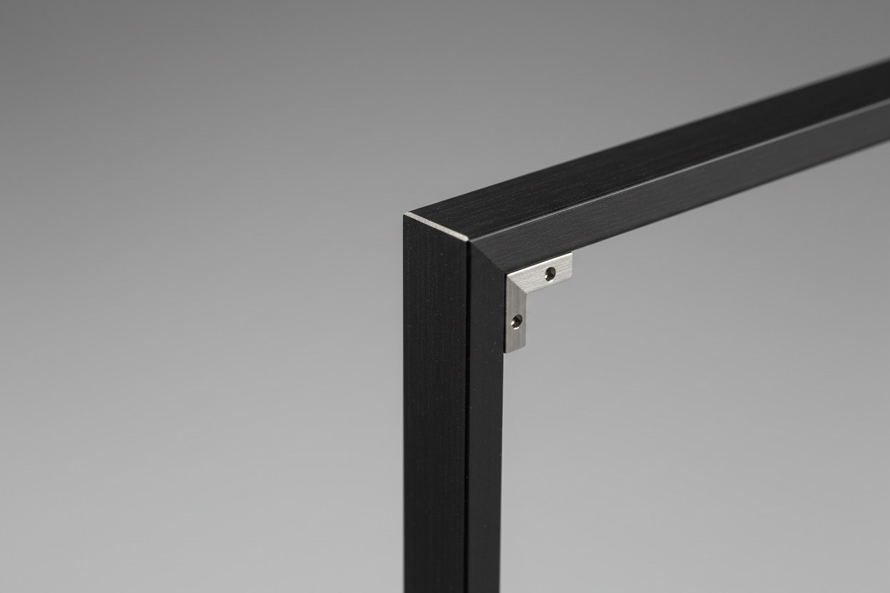 İnce metal çerçeve profili detayı